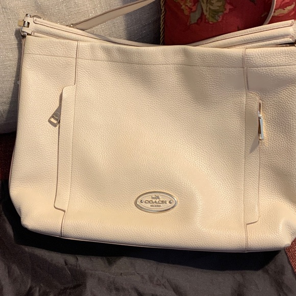 Coach Light Cream Shoulder Bag
Long cross body strap included
Good condition - Picture 1 of 5